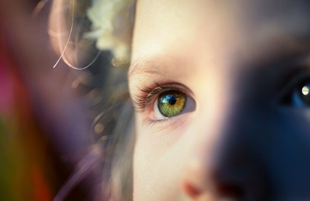 avoid looking at bright