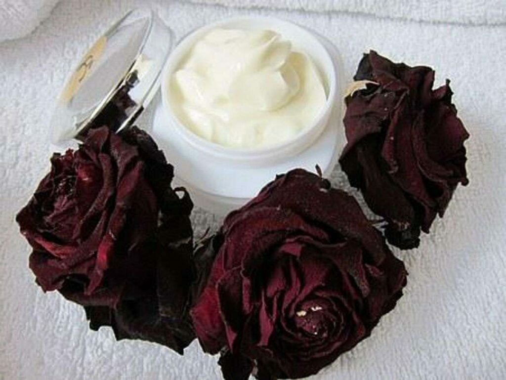 Ponds Flawless White Night Cream