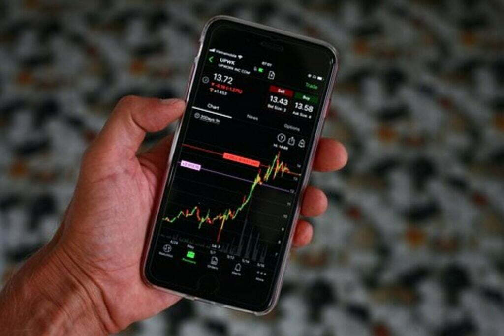 airbnb stock