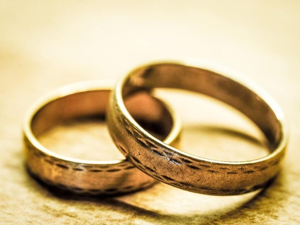 moissanite wedding bands