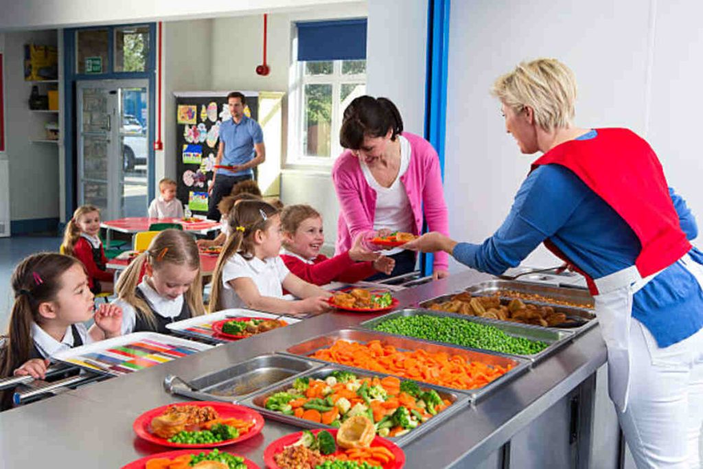 Schools Creates Healthy Lunch Menus