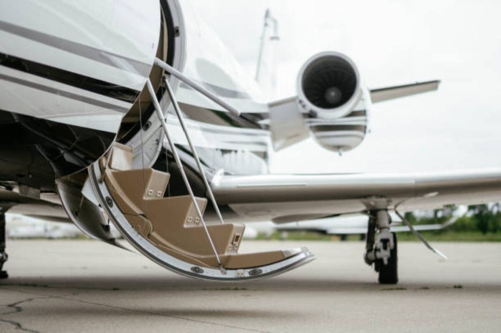 how much does it cost to rent a private jet