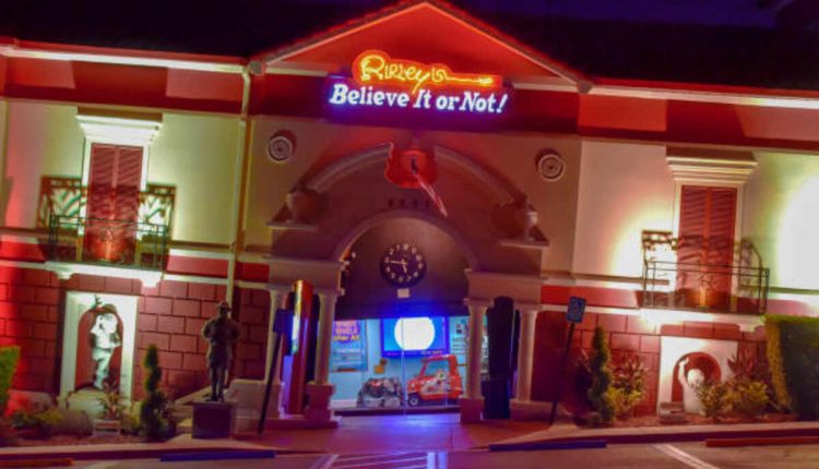Palumbos Pizza in Orlando, Florida