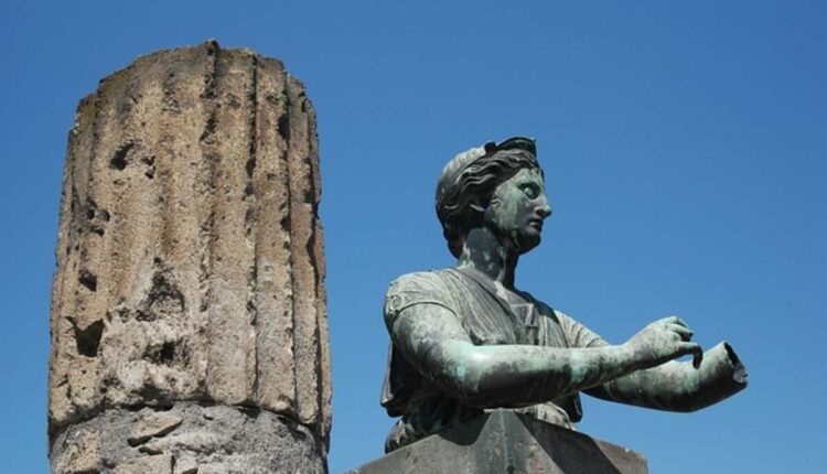 Checking Wonders of Pompeii Travels
